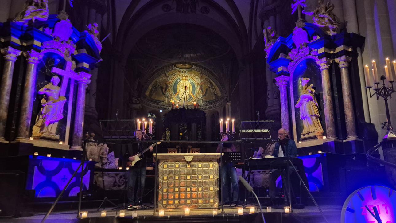 Junge Messe im Advent