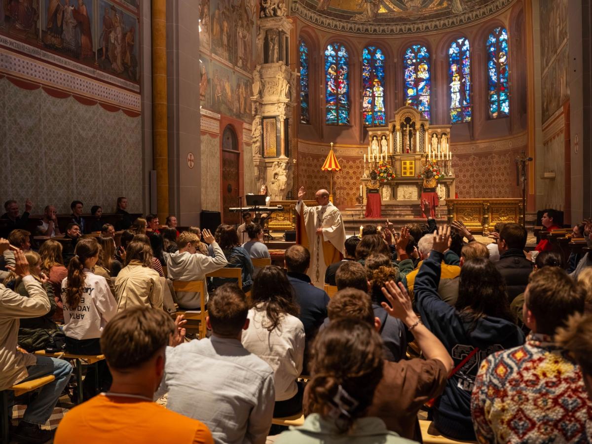 Junge Messe im Hochchor (c) Lukas Schmalenstroer Junge Messe im Hochchor