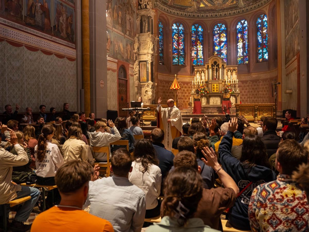 Junge Messe im Hochchor