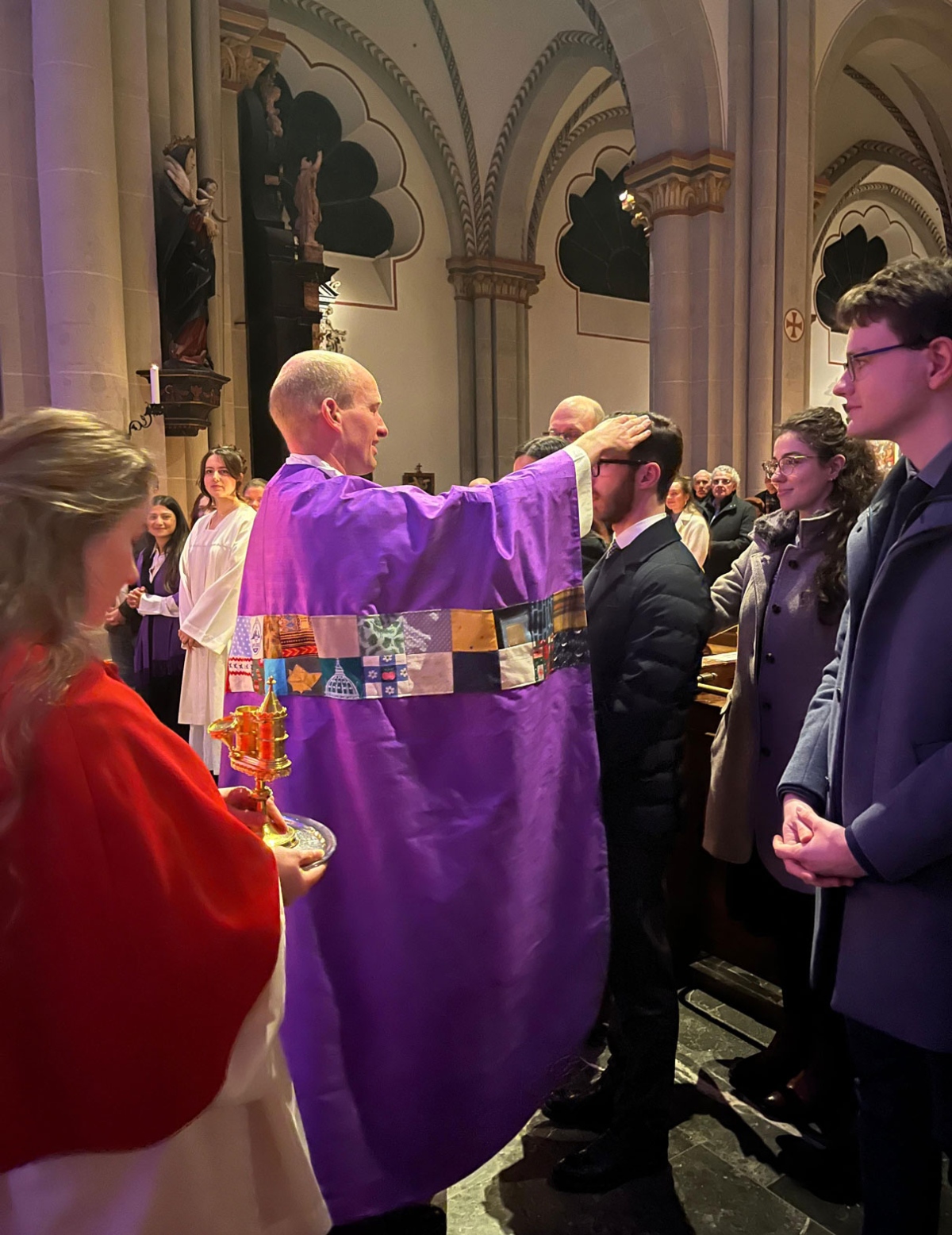 Messe im Bonner Münster