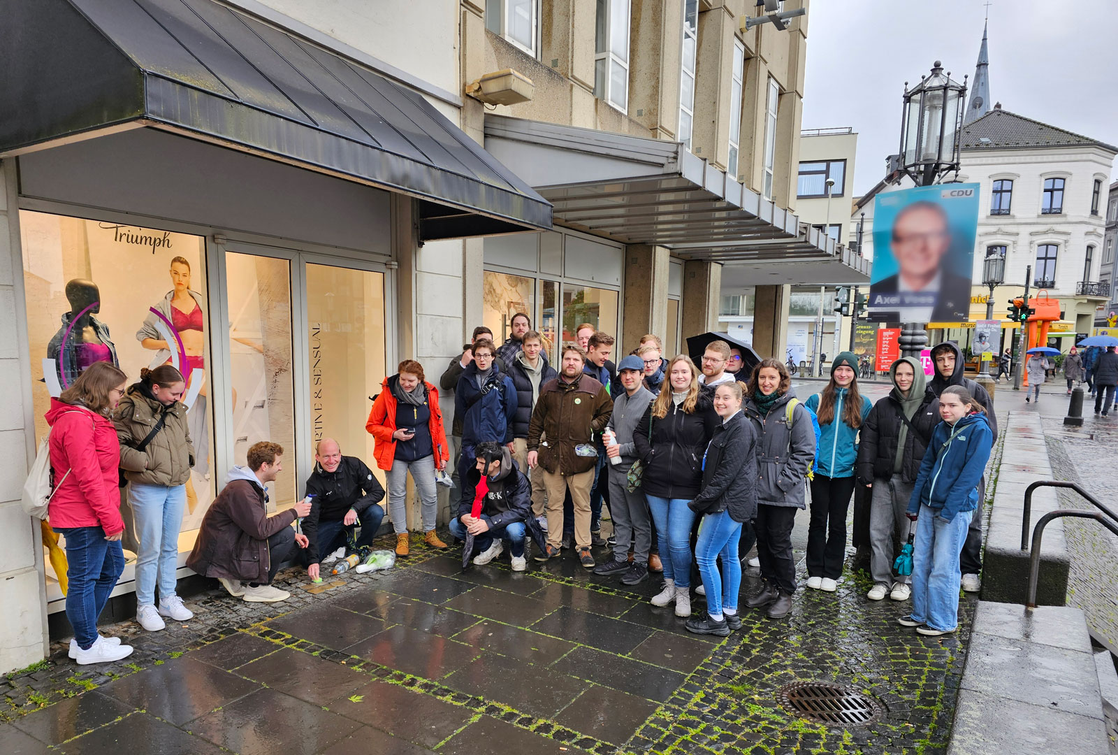 72-Stunden-Aktion 2024: Stolpersteine putzen (c) Kirchenzeitung Köln: Behrendt-Weiß 72-Stunden-Aktion 2024: Stolpersteine putzen