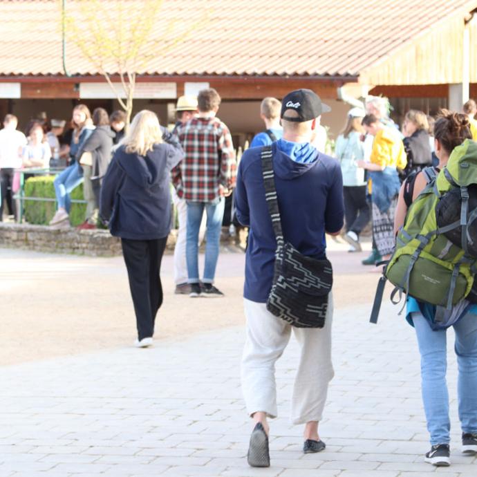 Junge Leute in Taizé