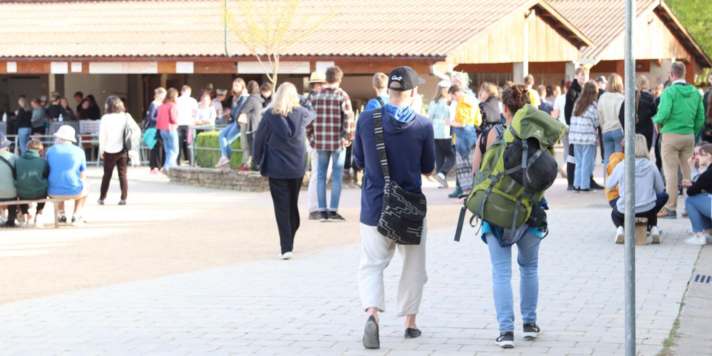 Junge Leute in Taizé