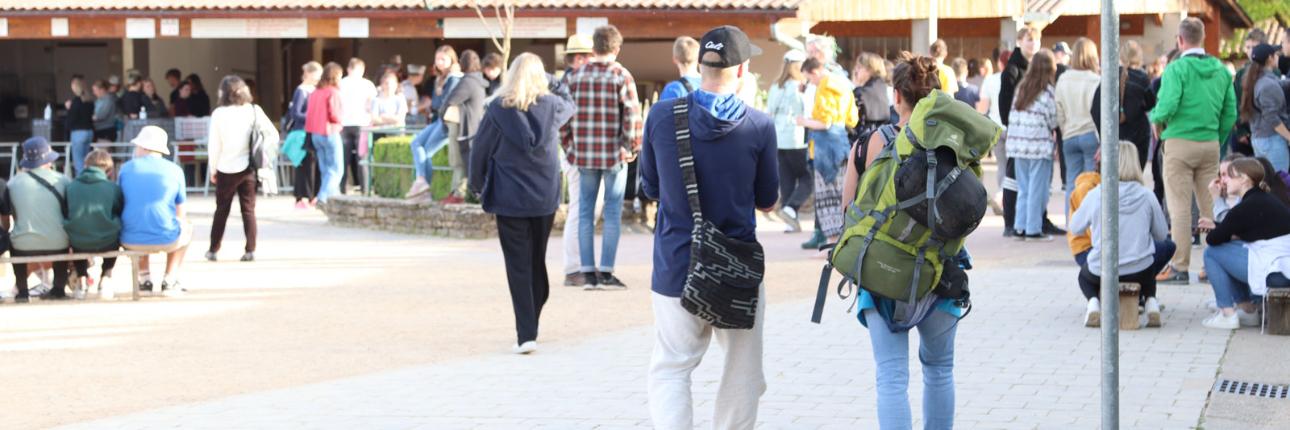 Junge Leute in Taizé