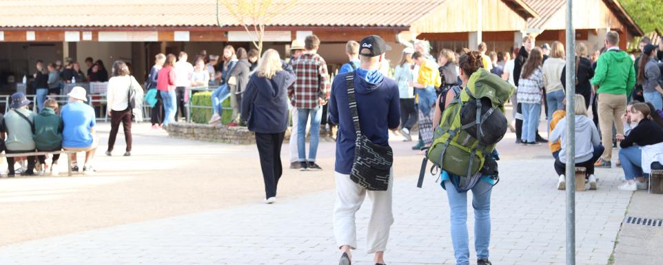 Junge Leute in Taizé