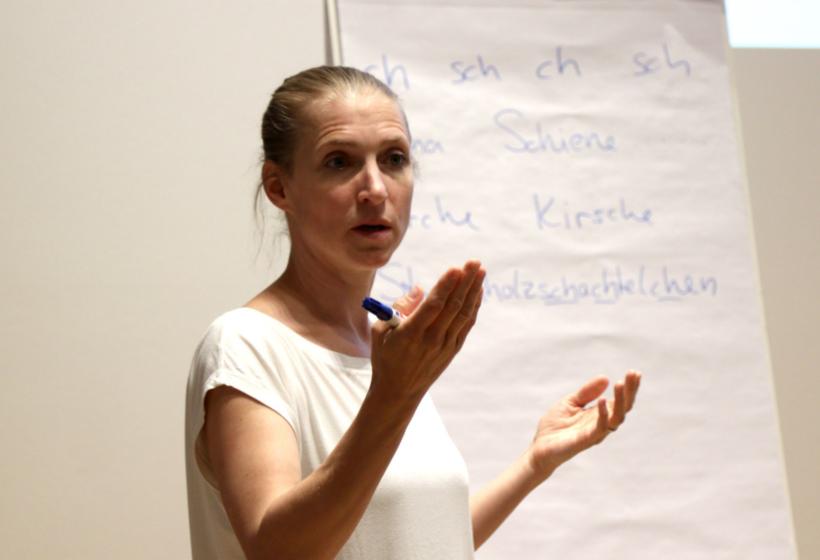 Logopädin Neele Schöndube erklärt die Zusammenhänge beim Sprechen