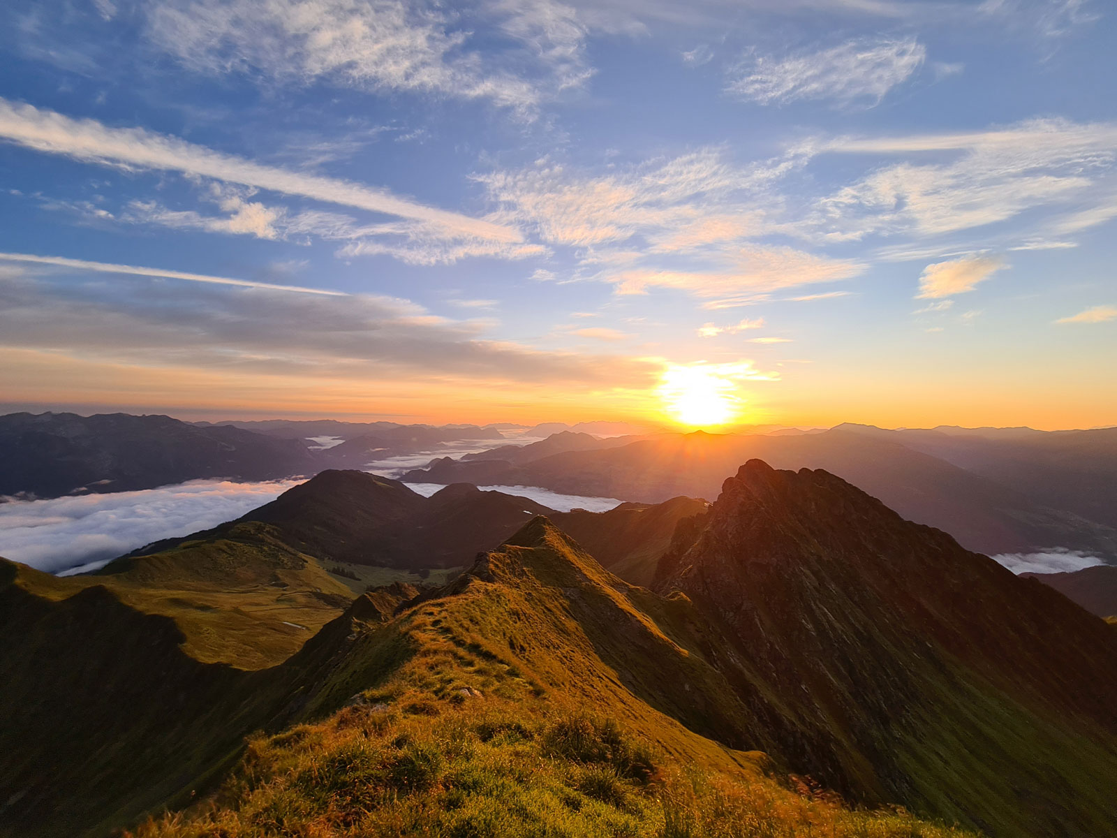 Sonnenaufgang in den Berg