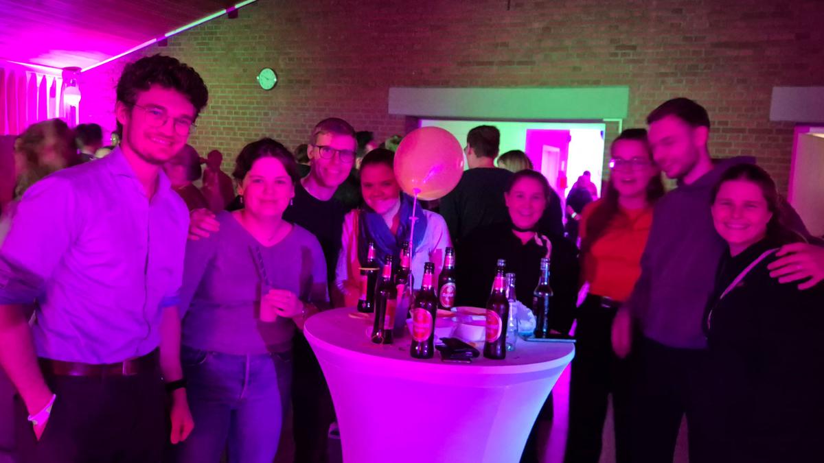 Jugendliche feiern bei der KJA-Danke-Party 2025