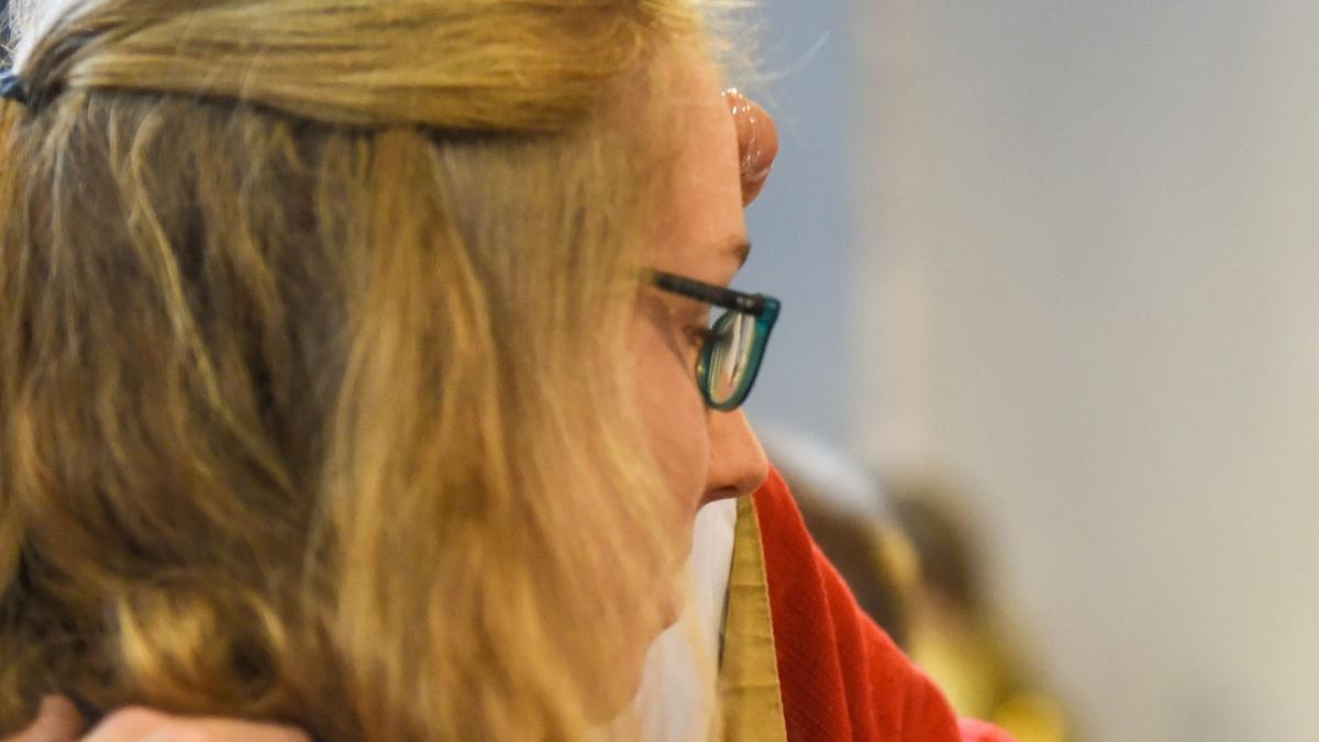 Jugendliche wird gefirmt