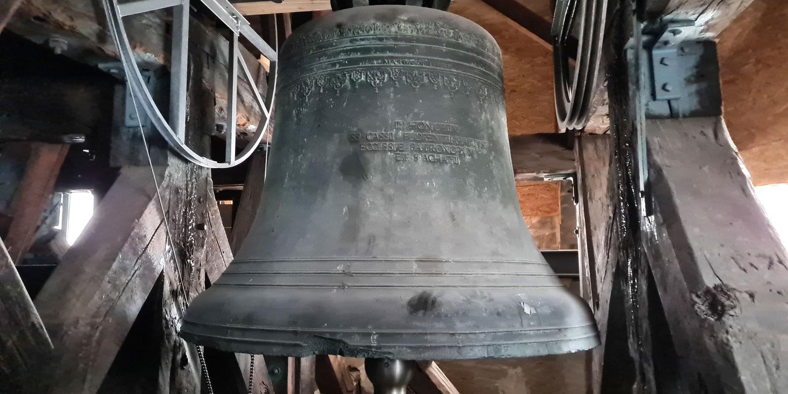 Cassius und Florentius, Mallusius und Achatius, gen. Stadtpatrone-Glocke, 2400 kg, Durchmesser: 158 cm, Schlagton: c′ –7
