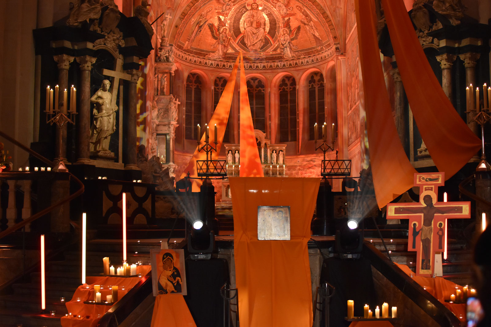 Jugendfestival am Bonner Münster: Taizé-Gebet