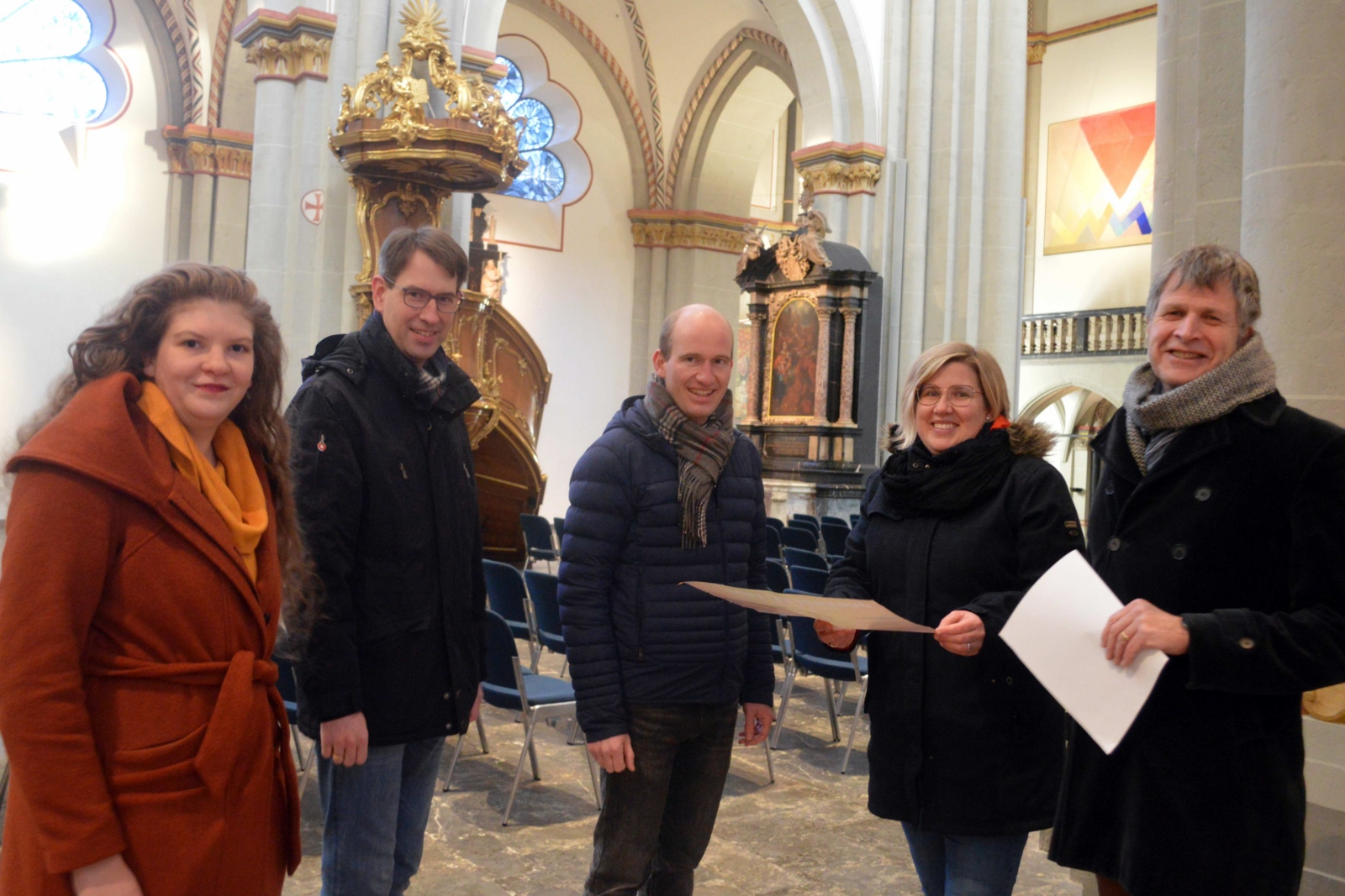 Jugendfestival im Bonner Münster: Das Orga-Team bei letzten Vorbereitungen (c) Eva Rott Jugendfestival im Bonner Münster: Das Orga-Team bei letzten Vorbereitungen