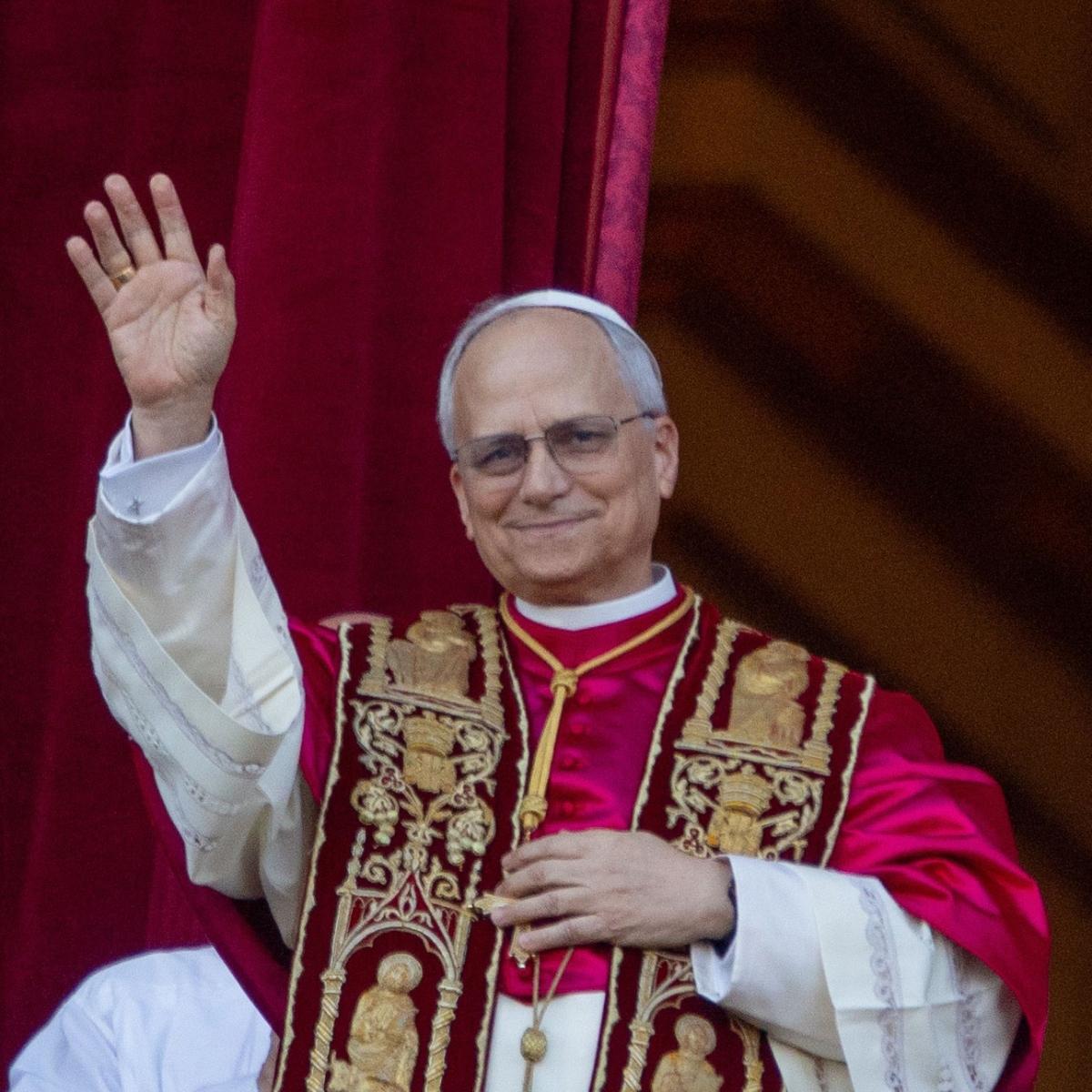 Papst Leo nach seiner Wahl vor dem Petersdom