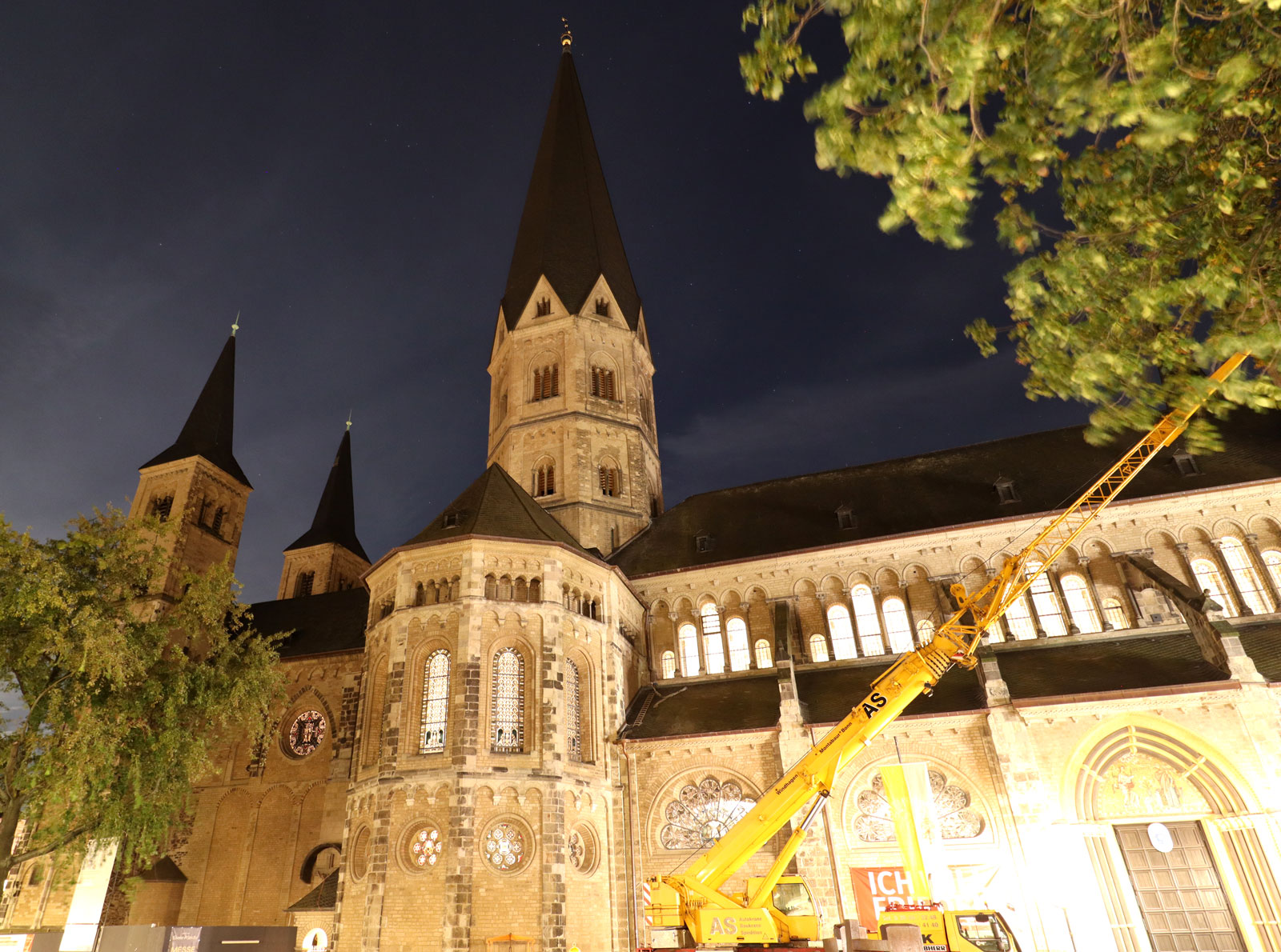 Bonner Münster in der Dämmerung