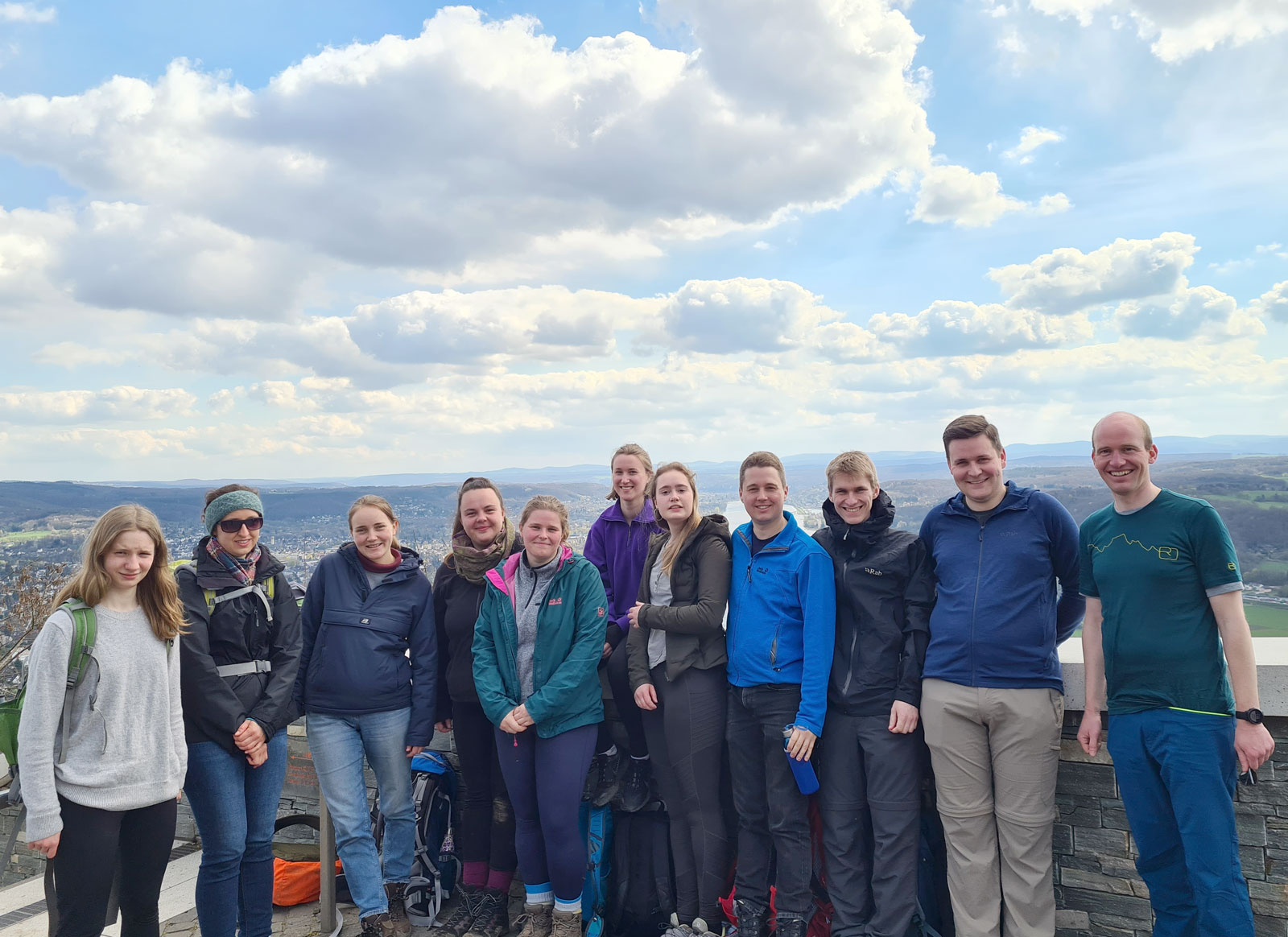 Gruppenfoto auf dem Drachenfels